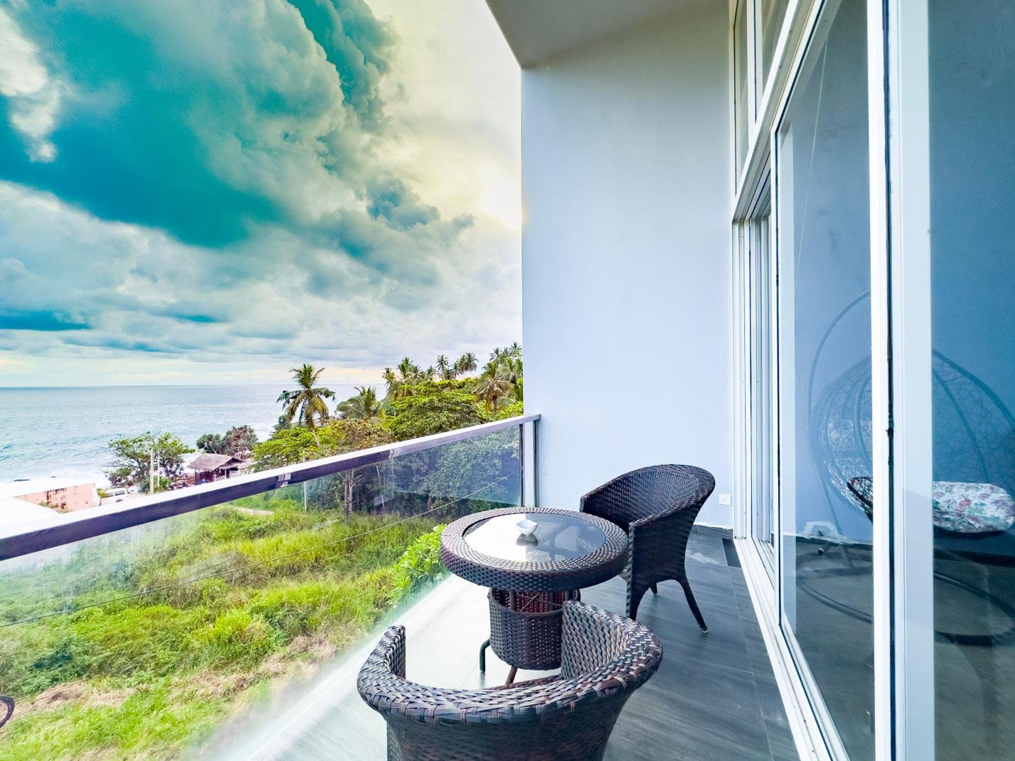 Mazarine Surf Suites Hiriketiya ديكويلاّ تين المظهر الخارجي الصورة
